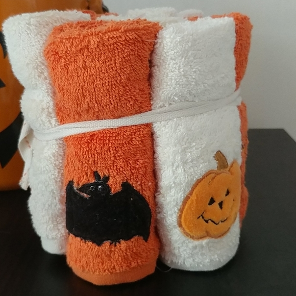 Cute Halloween Towel Set NWT - Picture 2 of 4